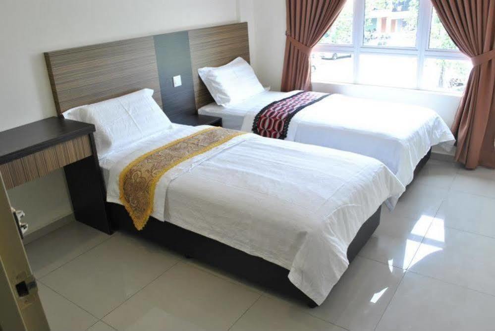 Hotel 18 Carat Malacca Exterior photo