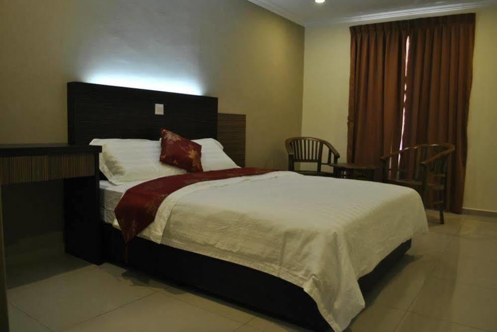 Hotel 18 Carat Malacca Exterior photo